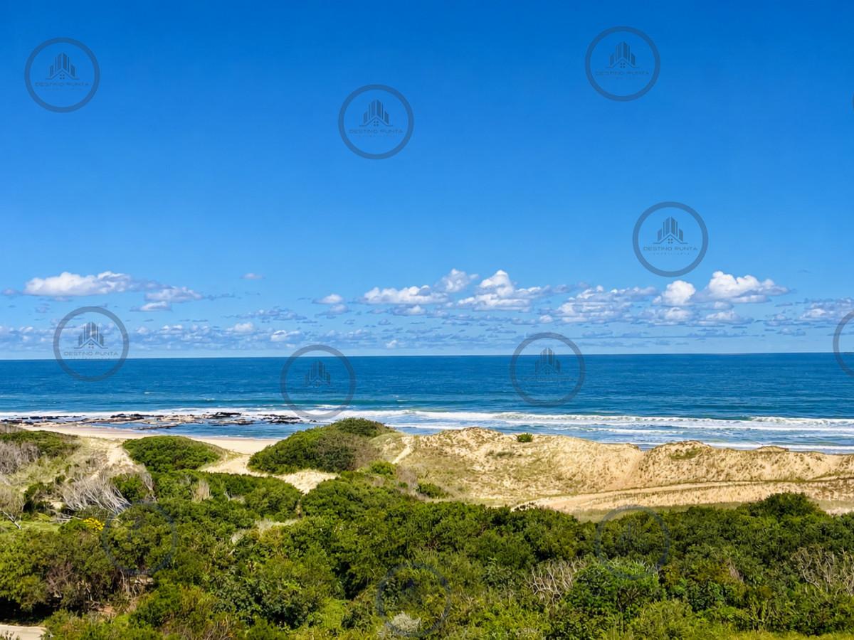 Apartamento ID.2985 - Penthouse de 3 Dormitorios con Barbacoa en Primera Línea del Mar, Playa Brava Punta del Este