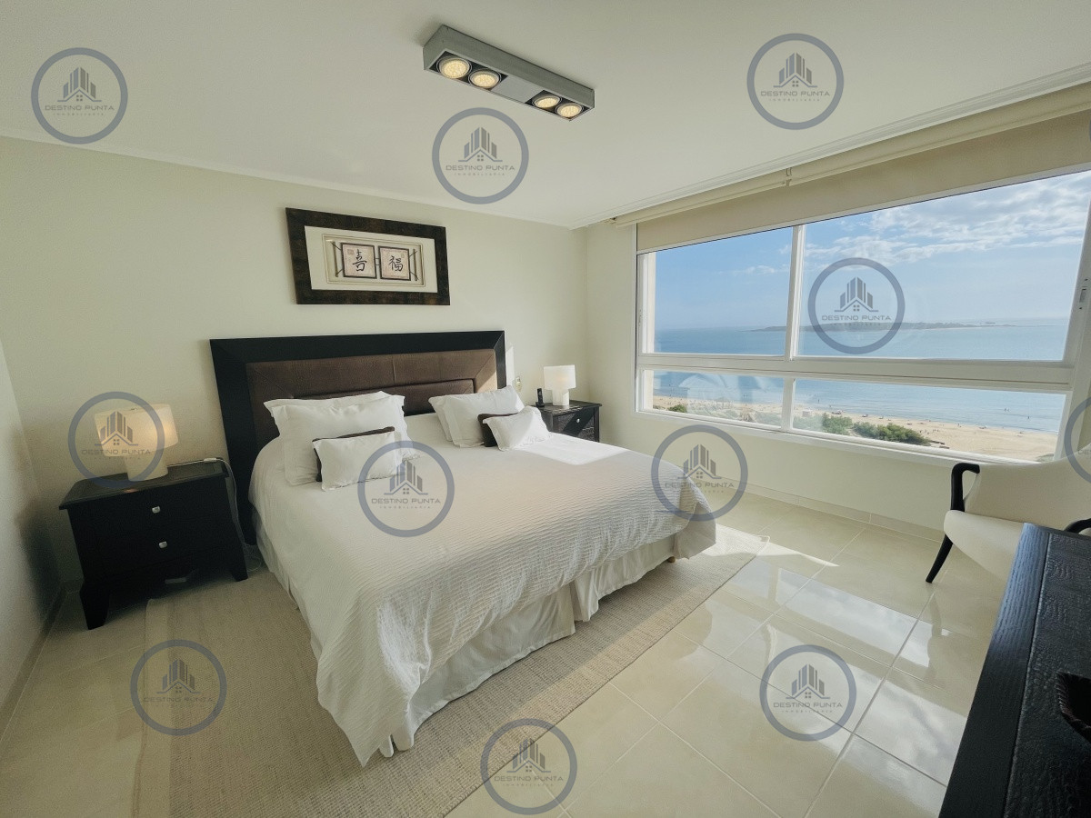 Apartamento ID.1059 - Venta de Excelente apartamento en alquiler temporario de tres dormitorios más dependencia de servicio, Playa Mansa, Punta del Este