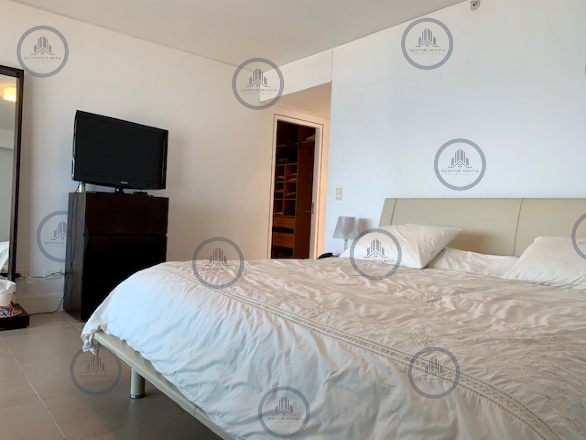 Apartamento ID.25 - Venta y alquiler temporario de apartamento de tres dormitorios mas dependencia de servicio en Playa Brava
