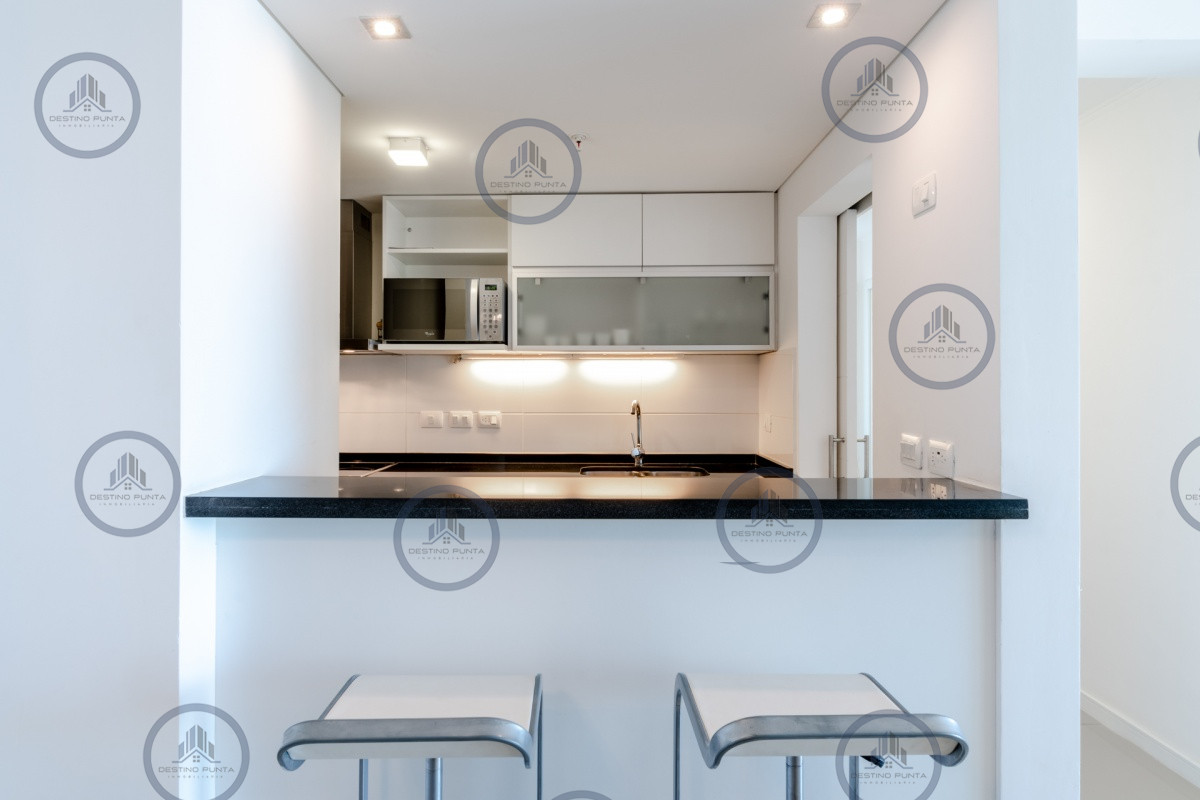 Apartamento ID.248 - Apartamento de 2 Dormitorios en Playa Brava con Vista al Mar - Venta