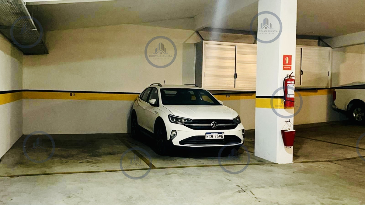 Apartamento ID.1622 - Apartamento de 1 Dormitorio en Torre con Servicios, Cerca del Mar - Alquiler Anual, Punta del Este