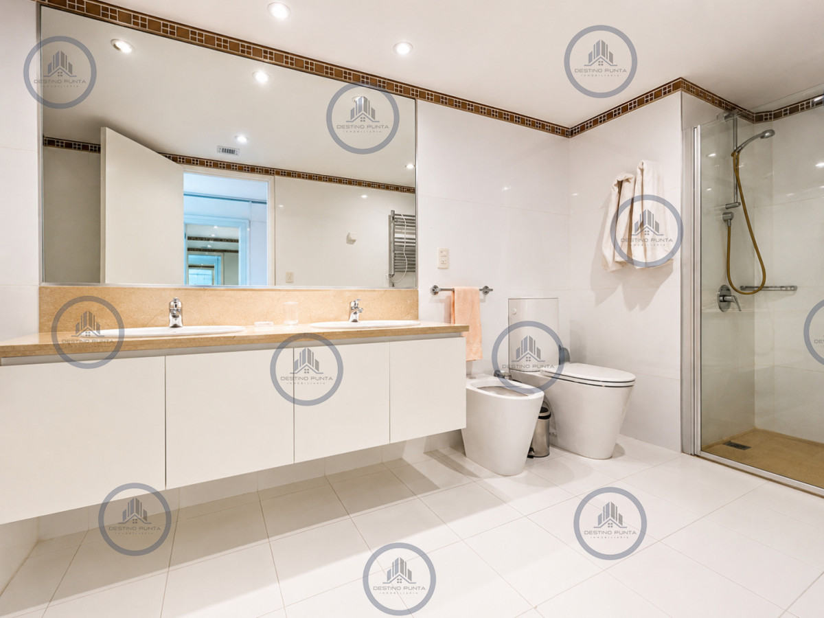 Apartamento ID.484 - Apartamento de 2 Dormitorios más Dependencia en Torre Le Parc, Playa Brava