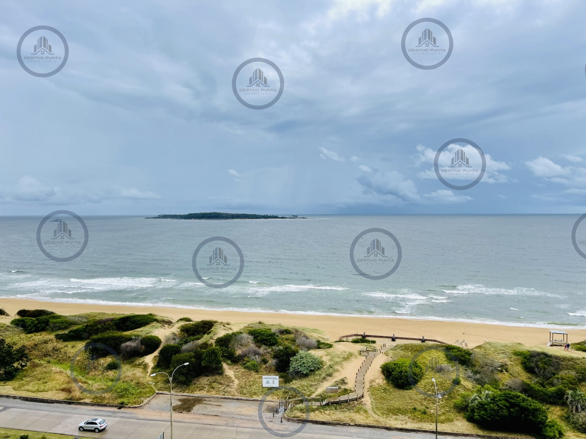 Apartamento ID.1122 - Venta y Alquiler Anual Moderno Apartamento de 2 Dormitorios en Torre Venetian sobre Playa Mansa