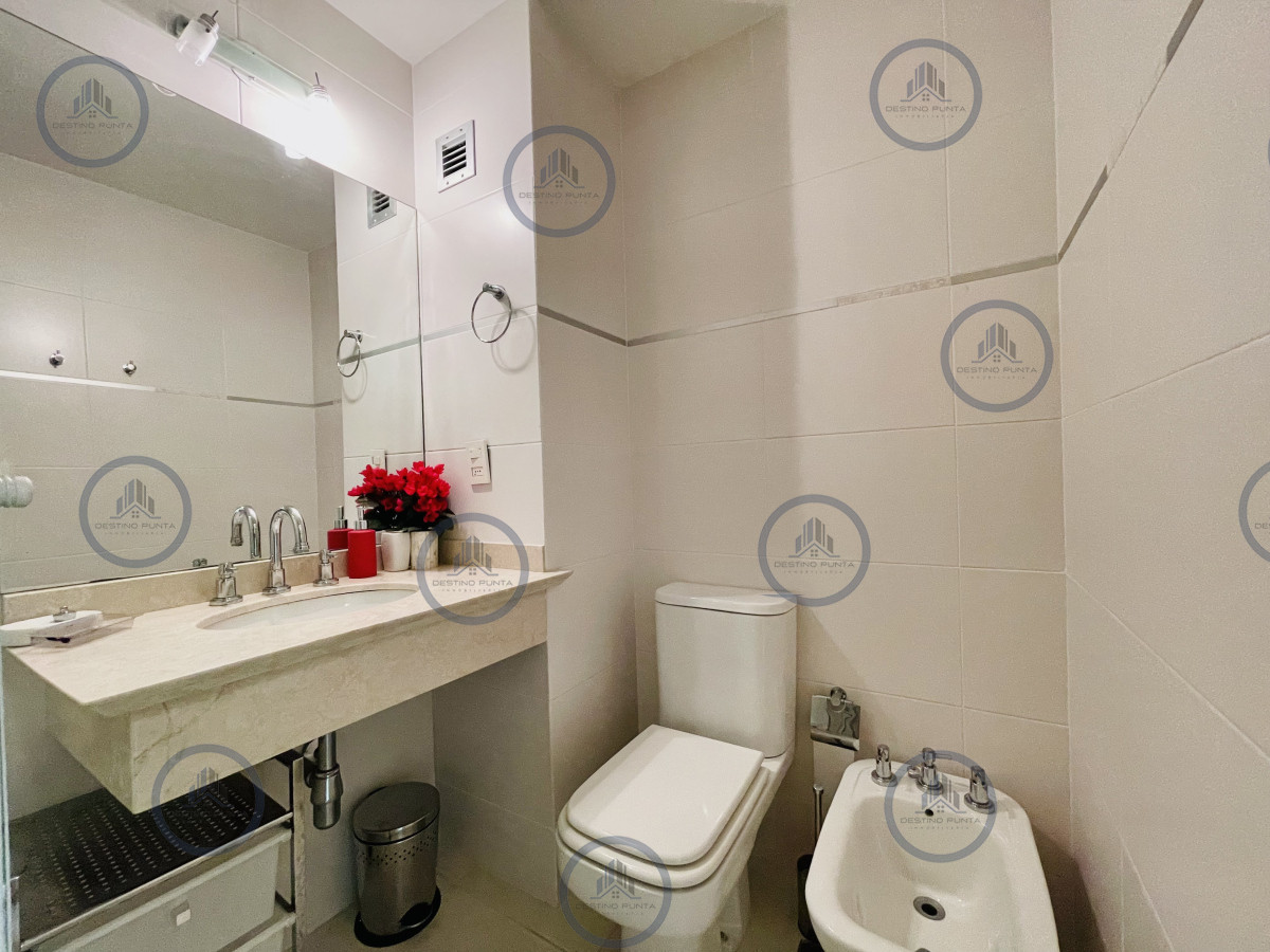 Apartamento ID.216 - Excelente Apartamento de 2 Dormitorios con Vista al Mar, Playa Mansa