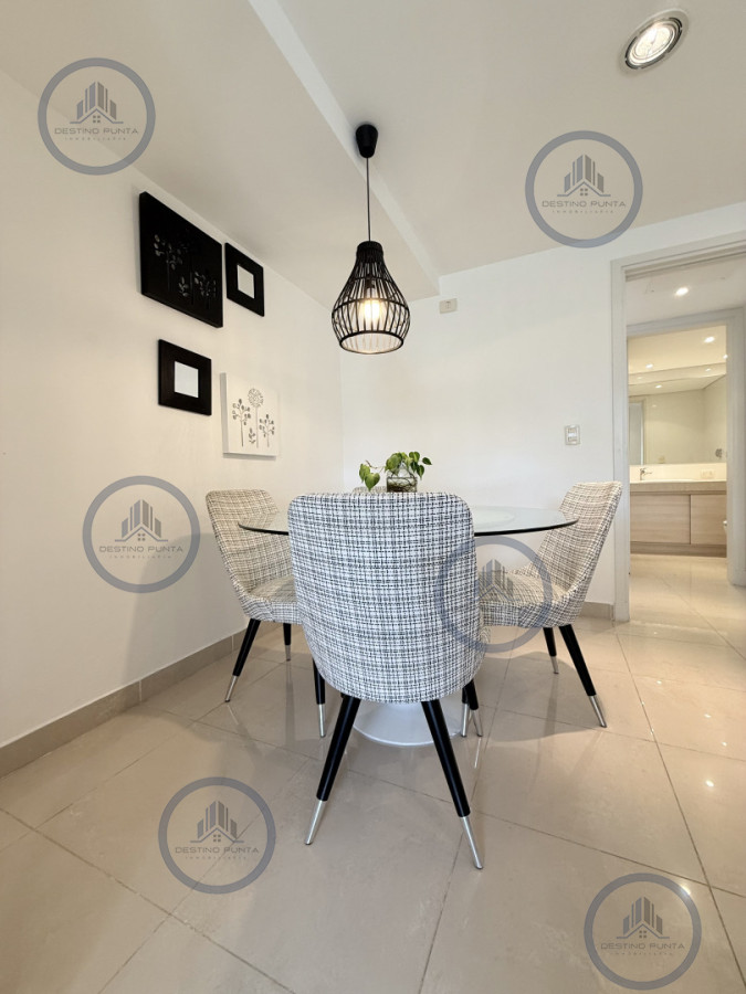 Apartamento ID.3030 - Venta de apartamento de 3 dormitorios sobre primera fila de Playa Brava, Punta del Este