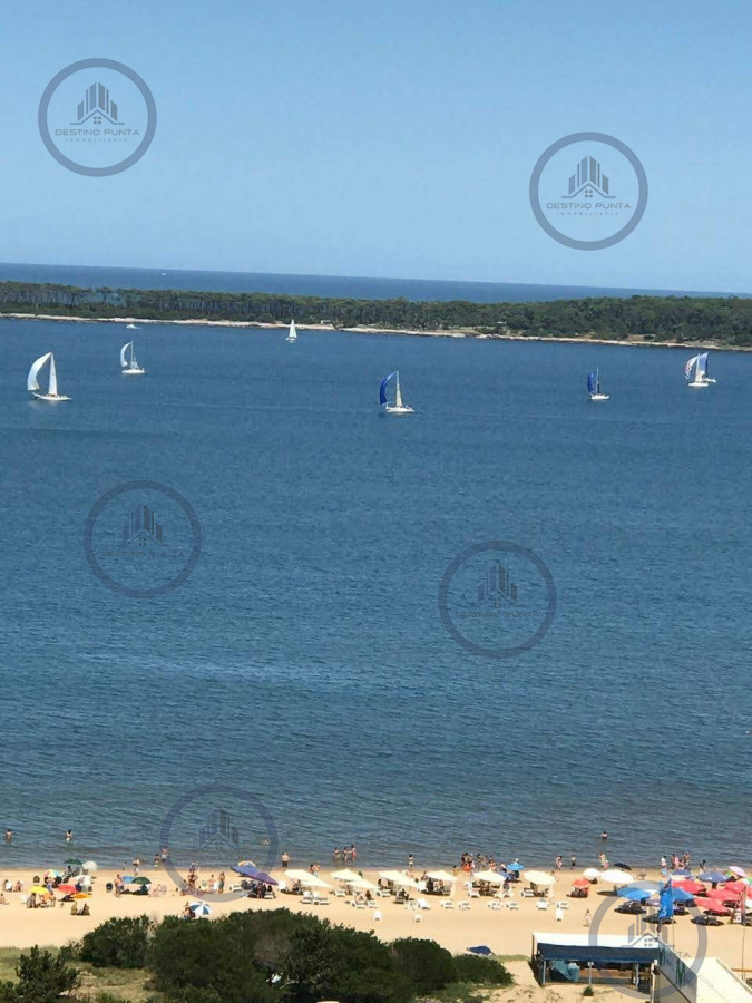 Apartamento ID.1154 - Excelente Apartamento de 3 Dormitorios con Vista al Mar, Playa Mansa, Punta del Este