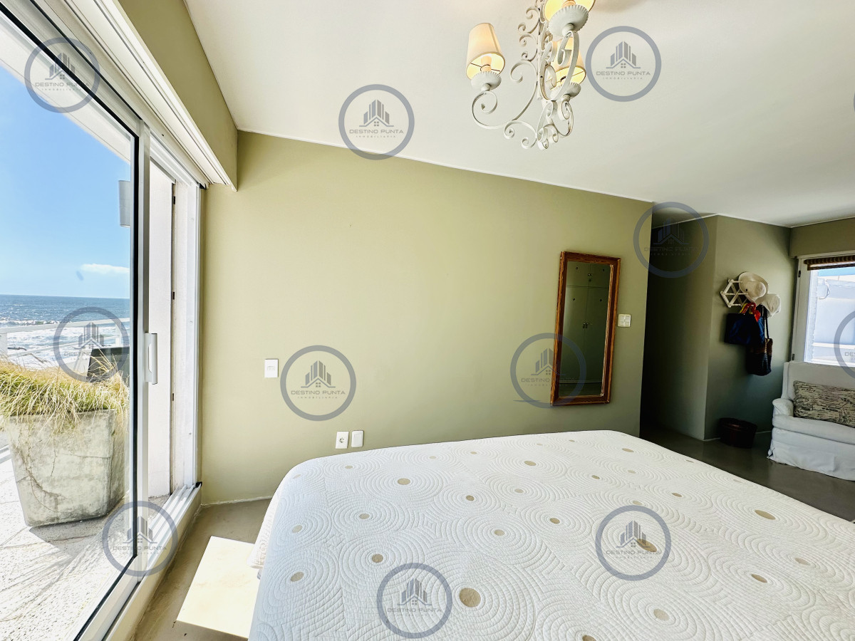 Apartamento ID.2461 - Alquiler y venta de apartamento con vista al Mar en Península de 3 dormitorios más dependencia