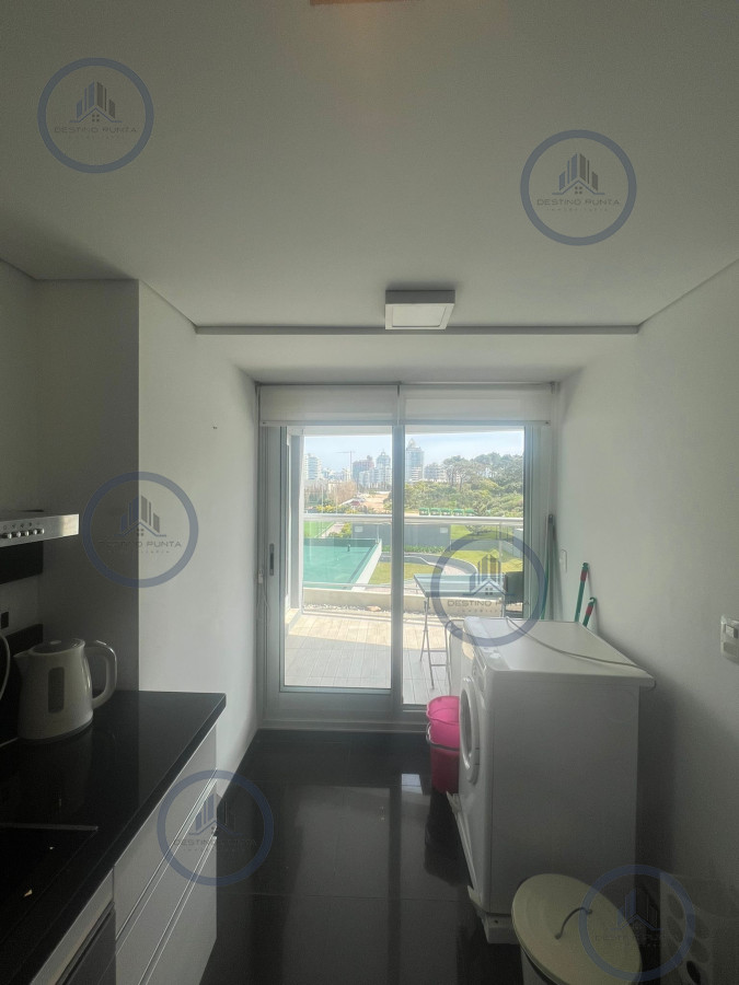 Apartamento ID.2943 - Cómodo apartamento con parrillero propio de 2 dormitorios más dependencia en alquiler, Playa Brava