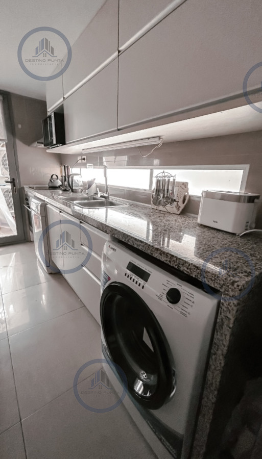 Apartamento ID.2314 - Apartamento de 2 dormitorios con 2 baños en alquiler por temporada torre moderna de Punta del este 
