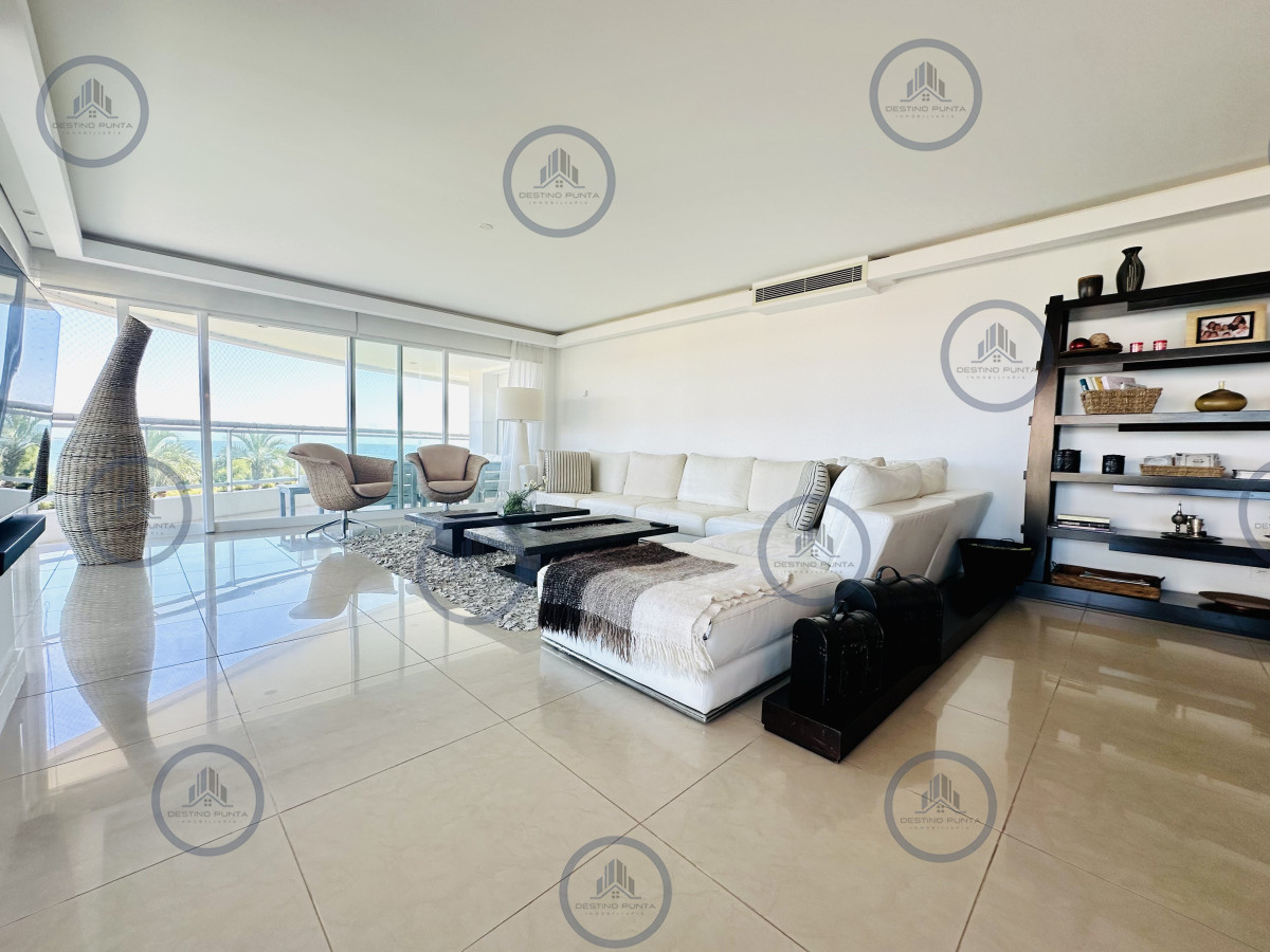 Apartamento ID.1708 - Alquiler temporario de gran apartamento de 4 dormitorios más dependencia en Playa Mansa