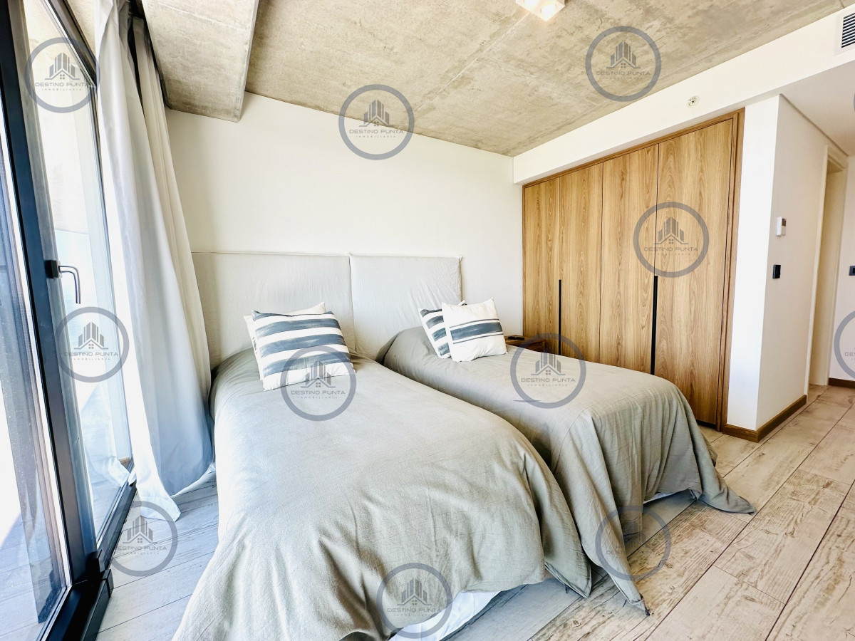 Apartamento ID.677 - Venta y alquiler de apartamento de tres dormitorios con tres suites moderno a estrenar, playa Brava