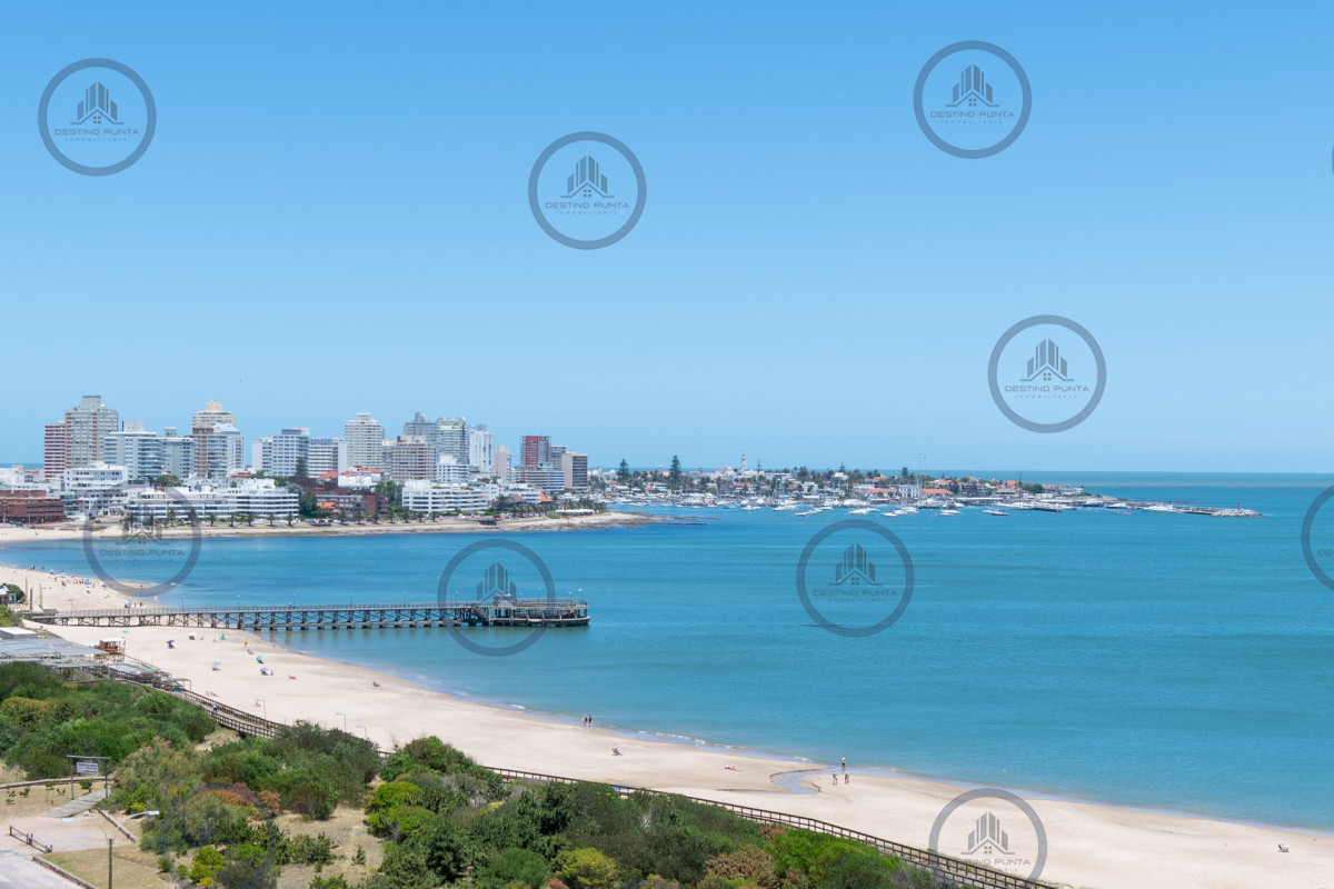 Apartamento ID.77 - Alquiler temporario y venta de espectacular departamento esquinero al frente en edificio icónico frente al Mar, Playa Mansa, Punta del Este 