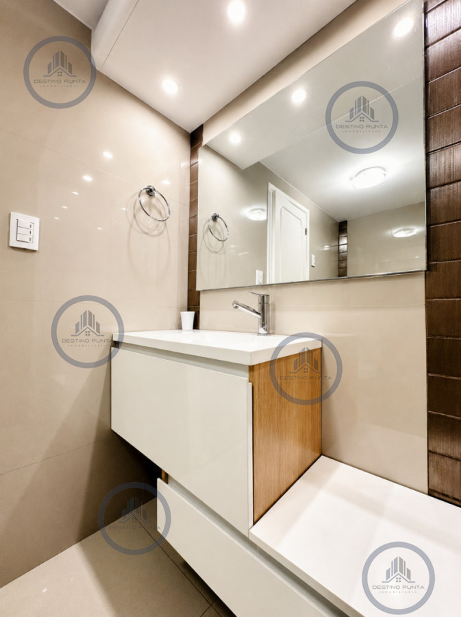 Apartamento ID.2025 - Apartamento en Venta, Península de Punta del Este. 3 Dormitorios con vista, reciclado 