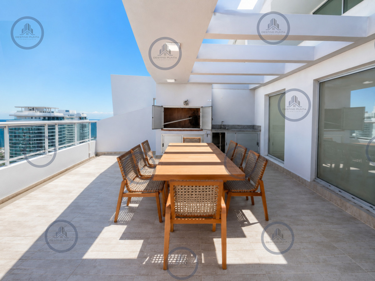 Apartamento ID.150 - Espectacular Penthouse Duplex con 4 Dormitorios + Dependencia y Terraza con Parrillero, en torre premium de Playa Brava, Punta del Este