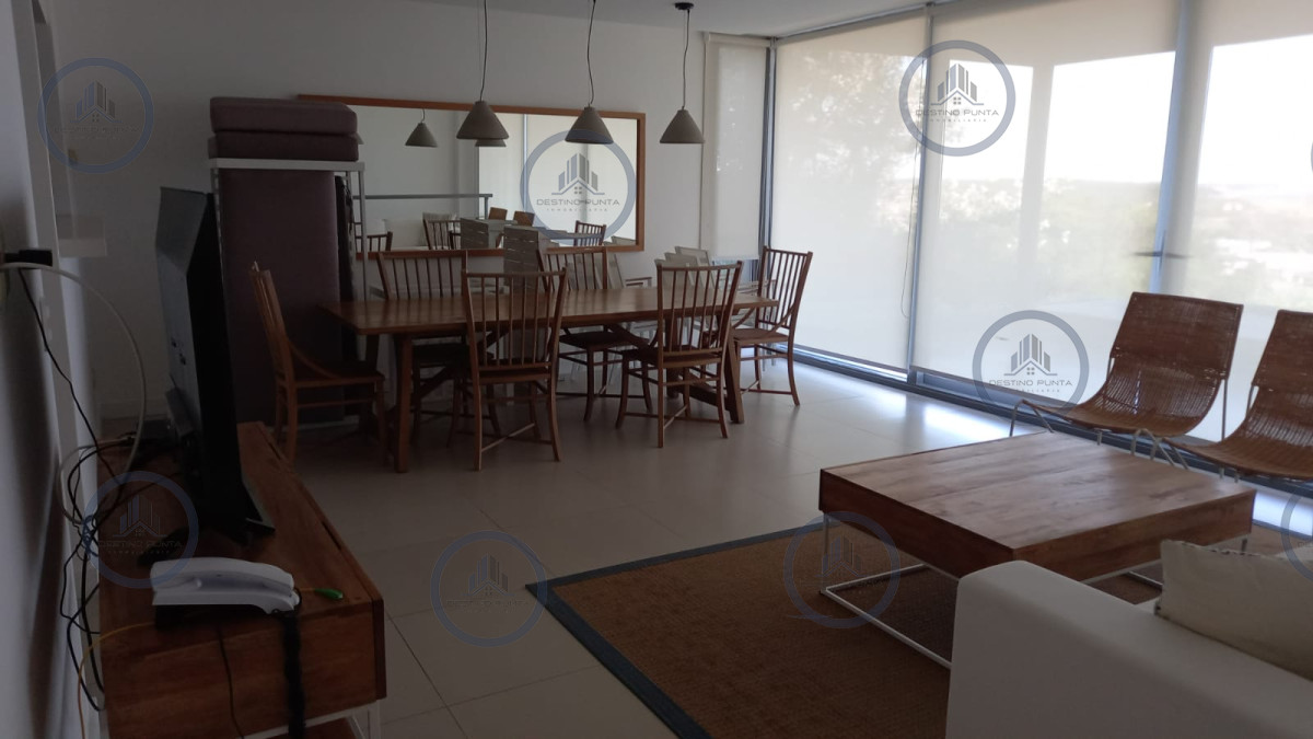 Apartamento ID.2426 - Alquiler temporal de apartamento de 2 dormitorios con parrillero y patio en punta ballena 