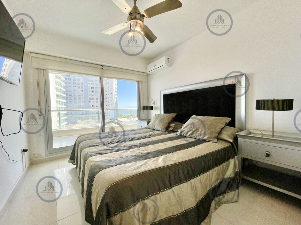 Apartamento ID.217 - Apartamento de 2 Dormitorios y Servicio a metros del mar, Playa Mansa Punta del Este