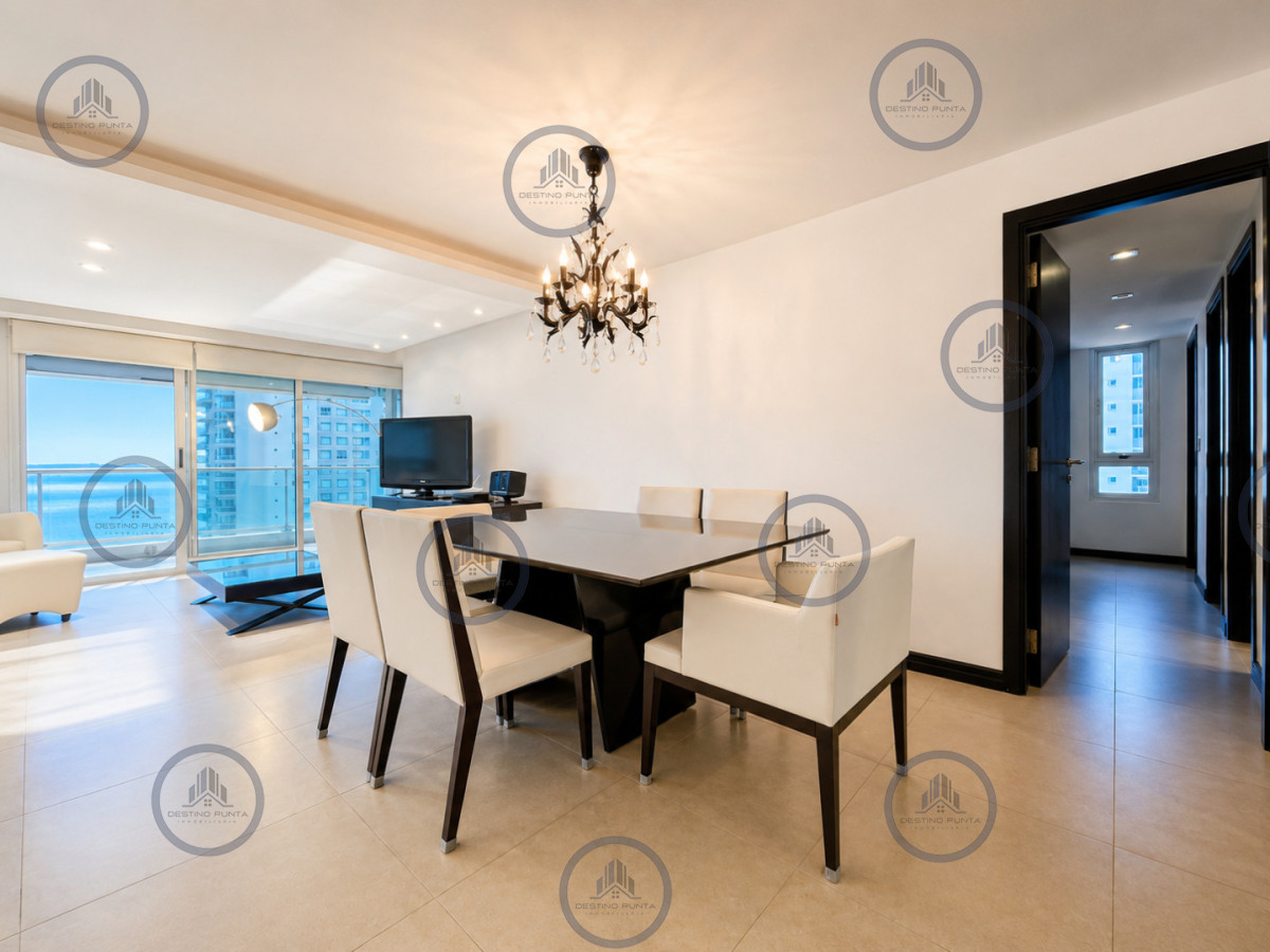 Apartamento ID.3204 - Venta de Excelente Apartamento de 3 Dormitorios con Vista al Mar, Playa Mansa, Punta del Este