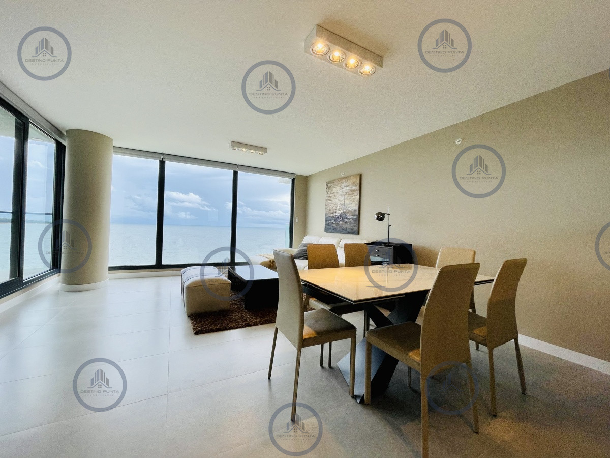 Apartamento ID.1122 - Venta y Alquiler Anual Moderno Apartamento de 2 Dormitorios en Torre Venetian sobre Playa Mansa