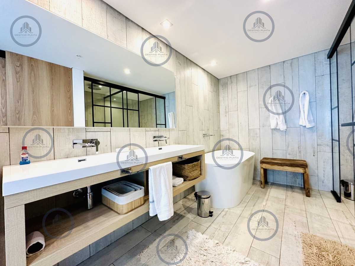 Apartamento ID.677 - Venta y alquiler de apartamento de tres dormitorios con tres suites moderno a estrenar, playa Brava