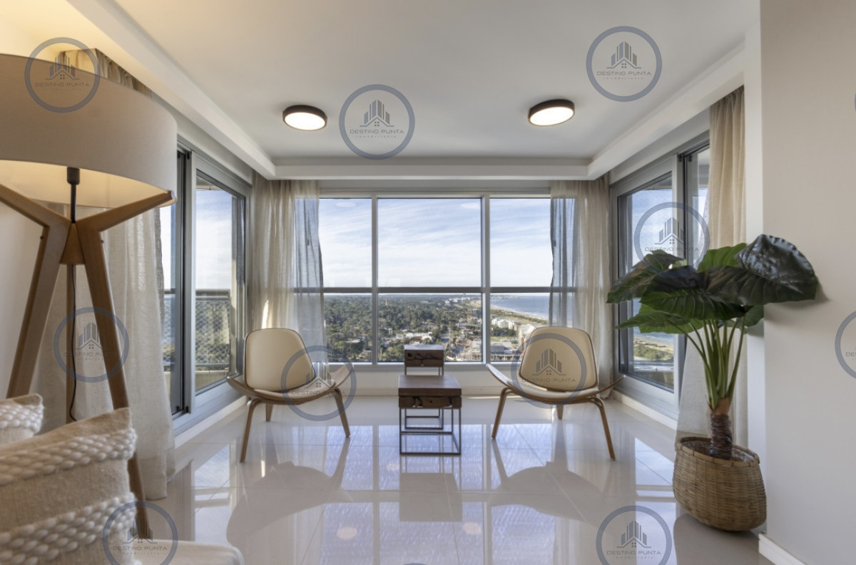 Apartamento ID.171 - Moderno Penthouse con Vista al Mar, en Playa Brava, 3 Dormitorios con Parrillero y Dependencia de servicio