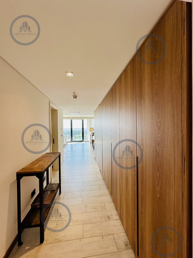 Apartamento ID.679 - Moderno Apartamento de 1 Dormitorio en suite piso alto en Torre Surfside Village, Punta del Este