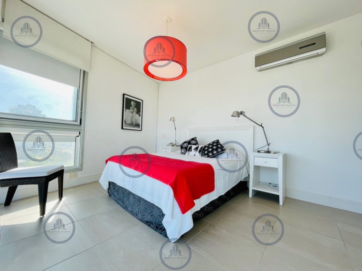 Apartamento ID.46 - Venta de apartamento premiun de tres dormitorios más dependencia en torre de categoría sobre playa Brava, Punta del Este