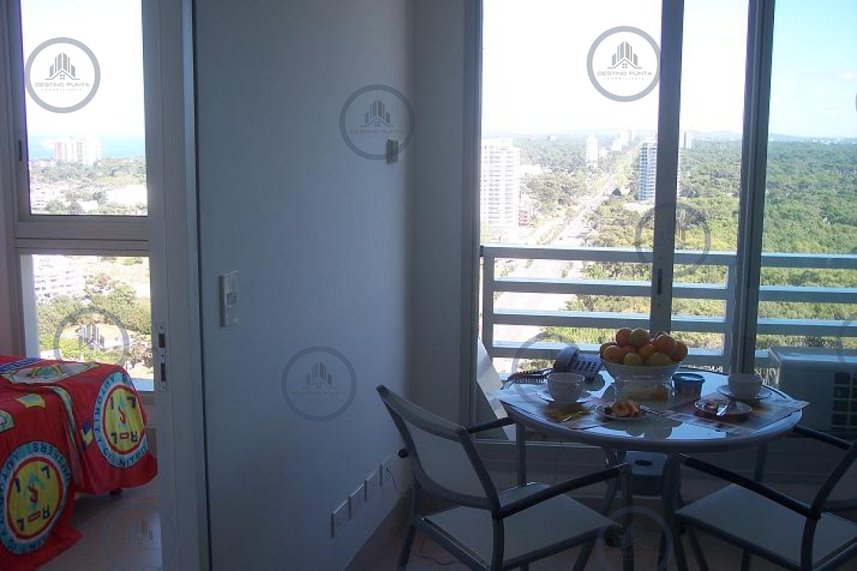 Apartamento ID.219 - Alquiler temporario de apartamento esquinero piso alto en Torre Le Parc, Playa Brava