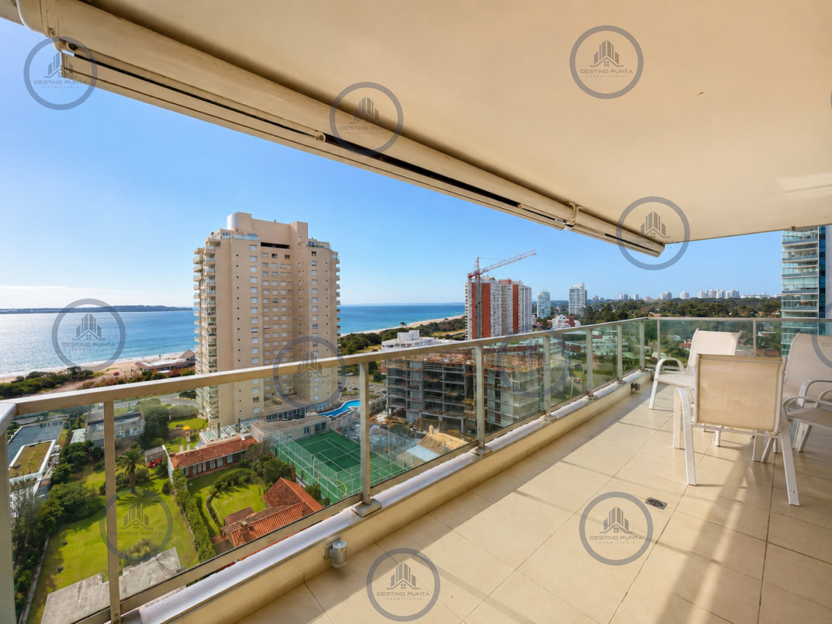 Apartamento ID.3204 - Venta de Excelente Apartamento de 3 Dormitorios con Vista al Mar, Playa Mansa, Punta del Este