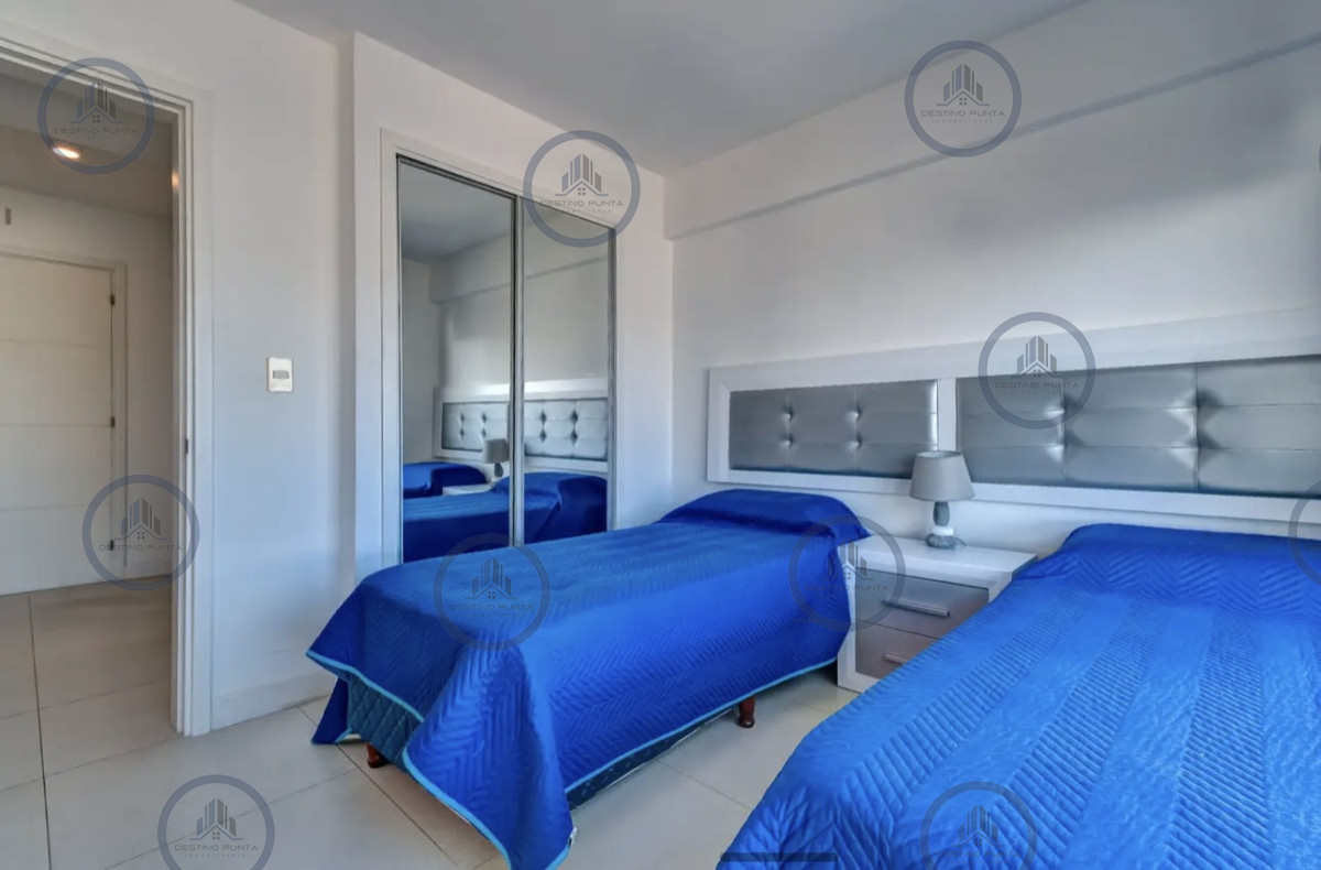 Apartamento ID.541 - Apartamento Céntrico de 2 Dormitorios con Vista al Mar, en el corazón de la Península de Punta del Este