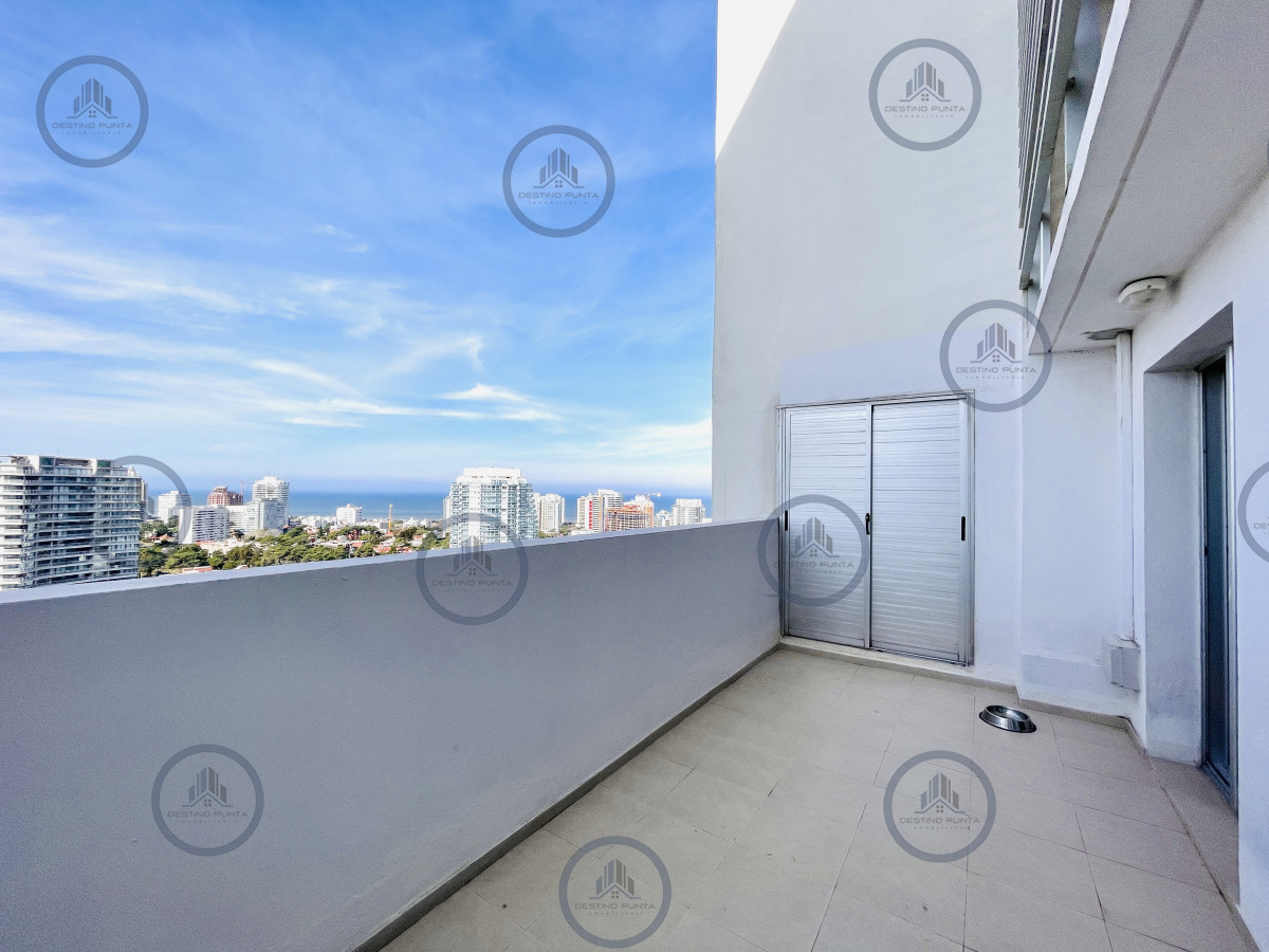 Apartamento ID.1226 - Venta de Excelente Penthouse de 2 Dormitorios y Parrillero con vistas a Playa Mansa, Punta del Este