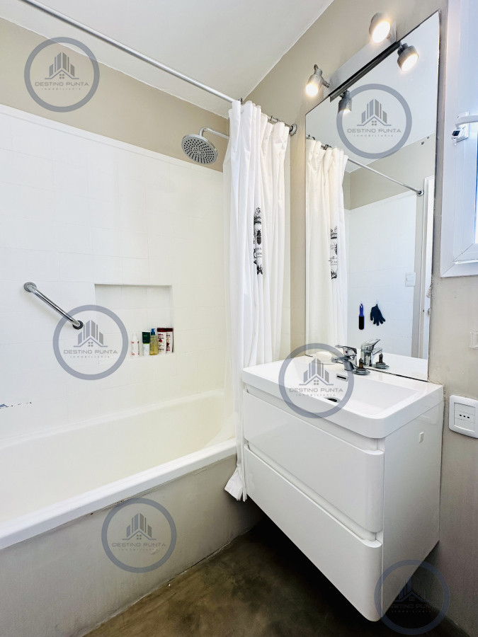 Apartamento ID.2461 - Alquiler y venta de apartamento con vista al Mar en Península de 3 dormitorios más dependencia