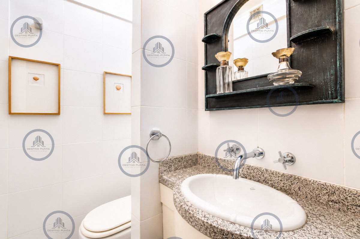 Apartamento ID.1102 - Exclusivo Apartamento Frente al Mar en Playa Brava, 3 Dormitorios y Dependencia