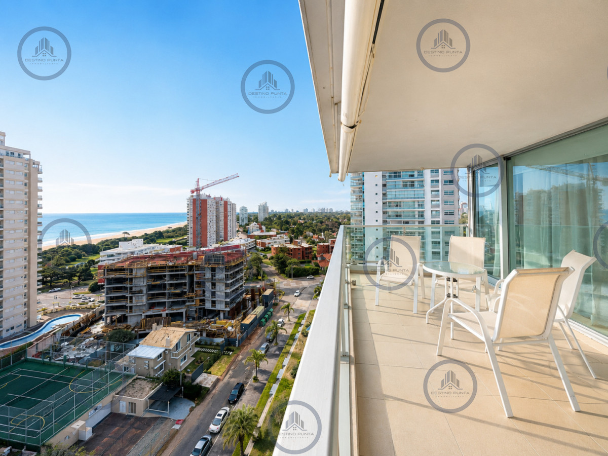 Apartamento ID.3204 - Venta de Excelente Apartamento de 3 Dormitorios con Vista al Mar, Playa Mansa, Punta del Este