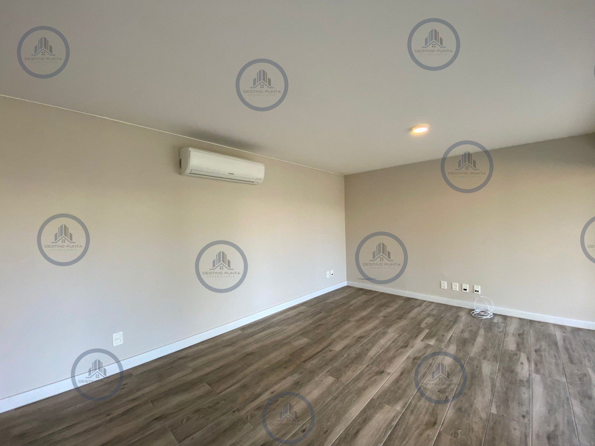Apartamento ID.777 - Espectacular Apartamento de Dos Dormitorios, Dependencia y Parrillero a Estrenar en Punta del Este