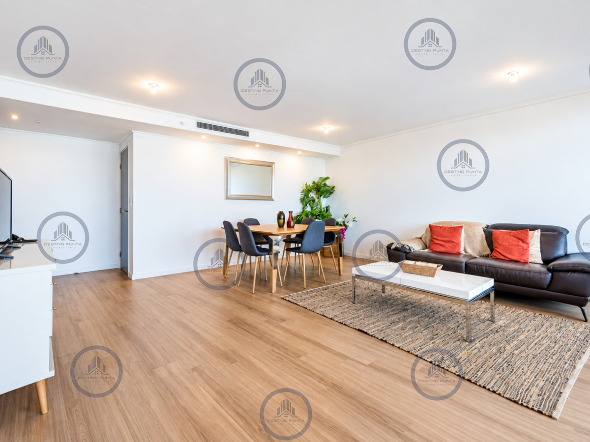 Apartamento ID.3291 - Apartamento de 2 Dormitorios en Suite con Vista al Mar. Playa Mansa, Punta del Este