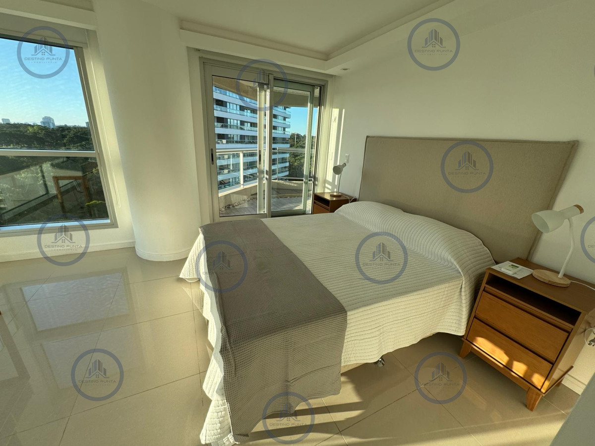 Apartamento ID.2506 - Apartamento de 2 Dormitorios + Dependencia y parrillero propio en Playa Brava