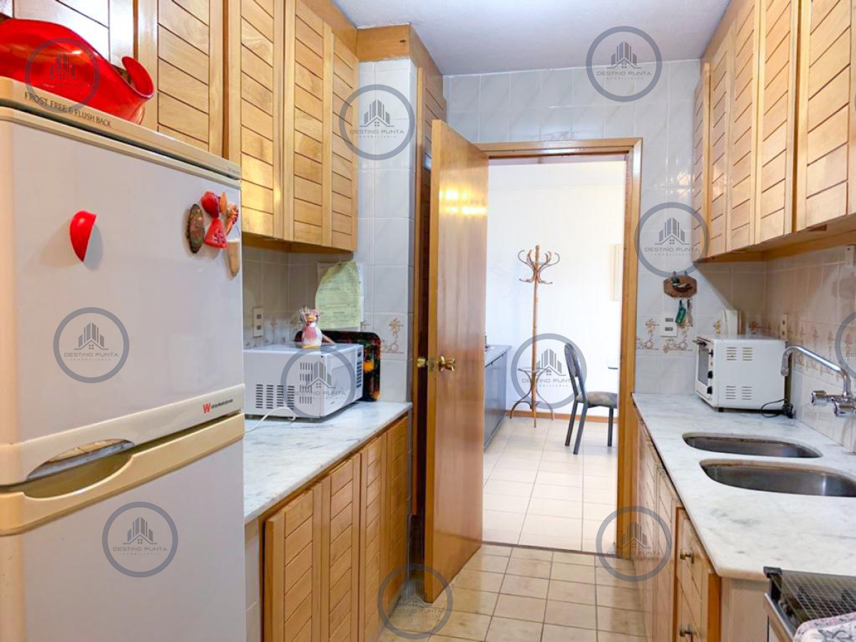 Apartamento ID.785 - Apartamento de 2 Dormitorios Frente a Playa Brava, Venta