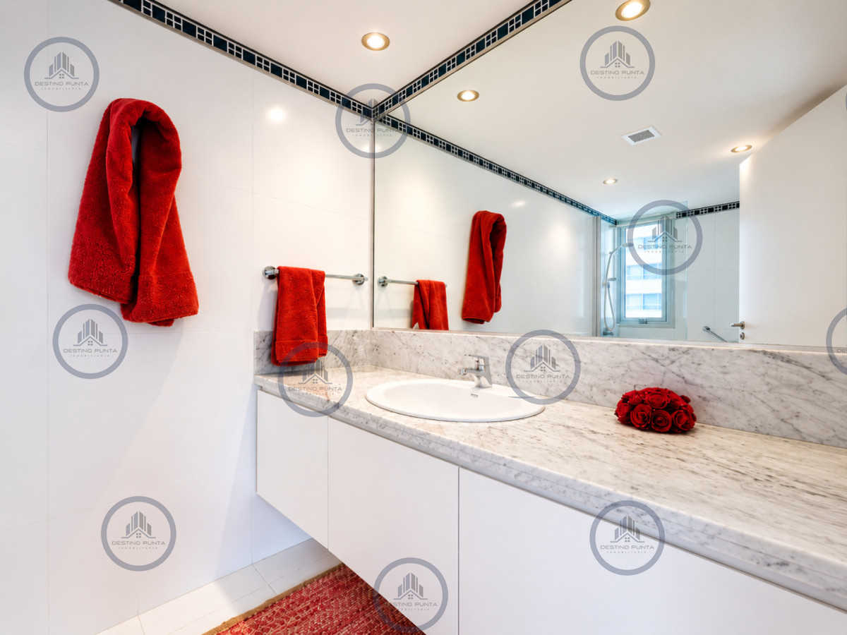 Apartamento ID.272 - Oportunidad en Venta Maravilloso departamento esquinero en Torre Le Parc, Playa Brava, Punta del Este