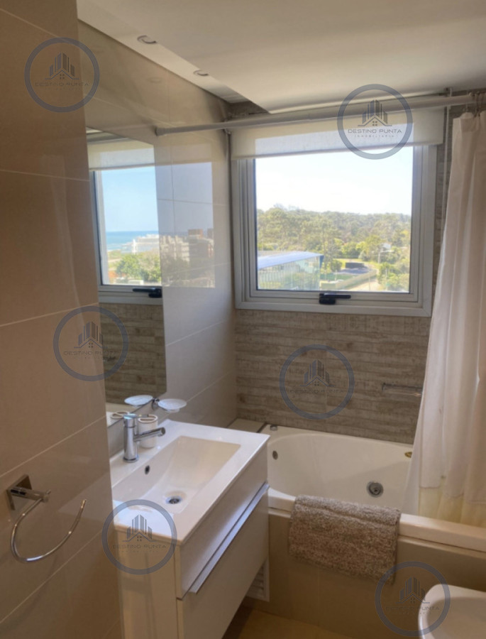 Apartamento ID.3284 - Alquiler temporal de apartamento a pasos de Playa Brava, 3 dormitorios mas dependencia y parrillero
