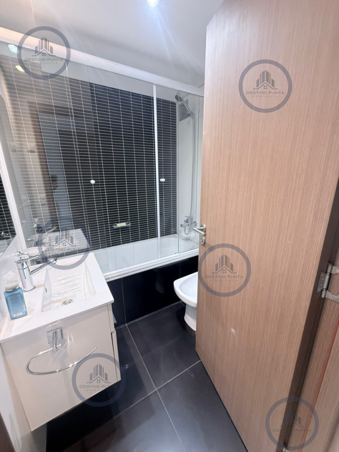 Apartamento ID.299 - Apartamento de 2 Dormitorios en Frente a Playa Brava - Punta del Este
