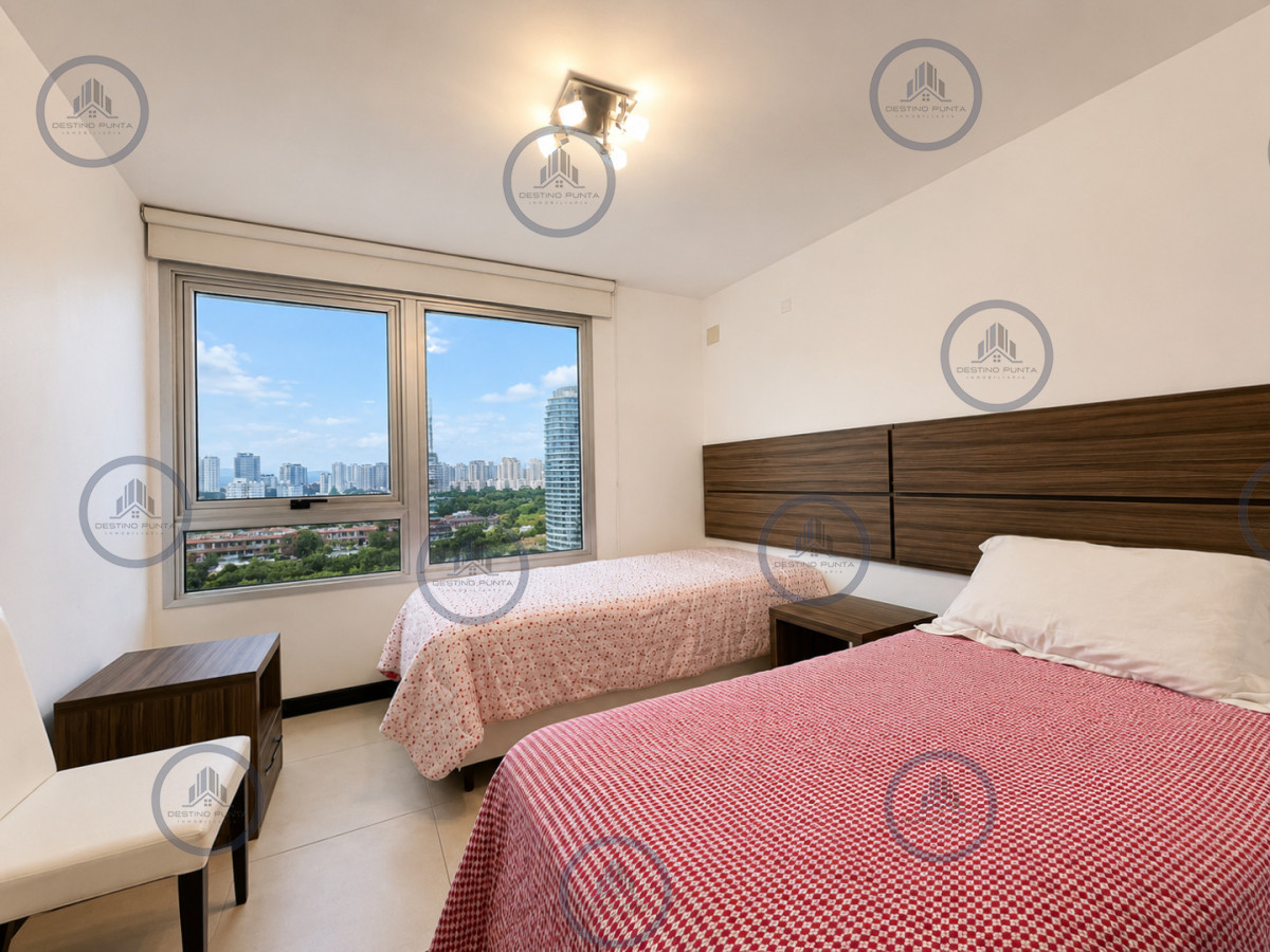 Apartamento ID.3204 - Venta de Excelente Apartamento de 3 Dormitorios con Vista al Mar, Playa Mansa, Punta del Este
