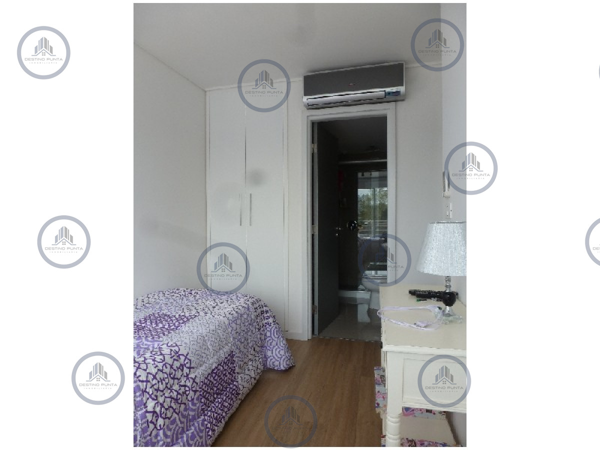 Apartamento ID.447 - Alquiler temporal de apartamento de dos dormitorios con dos baños en Playa Mansa, Punta del Este