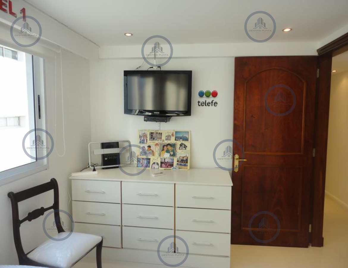 Apartamento ID.956 - Apartamento de 6 Dormitorios Frente al Puerto de Punta del Este