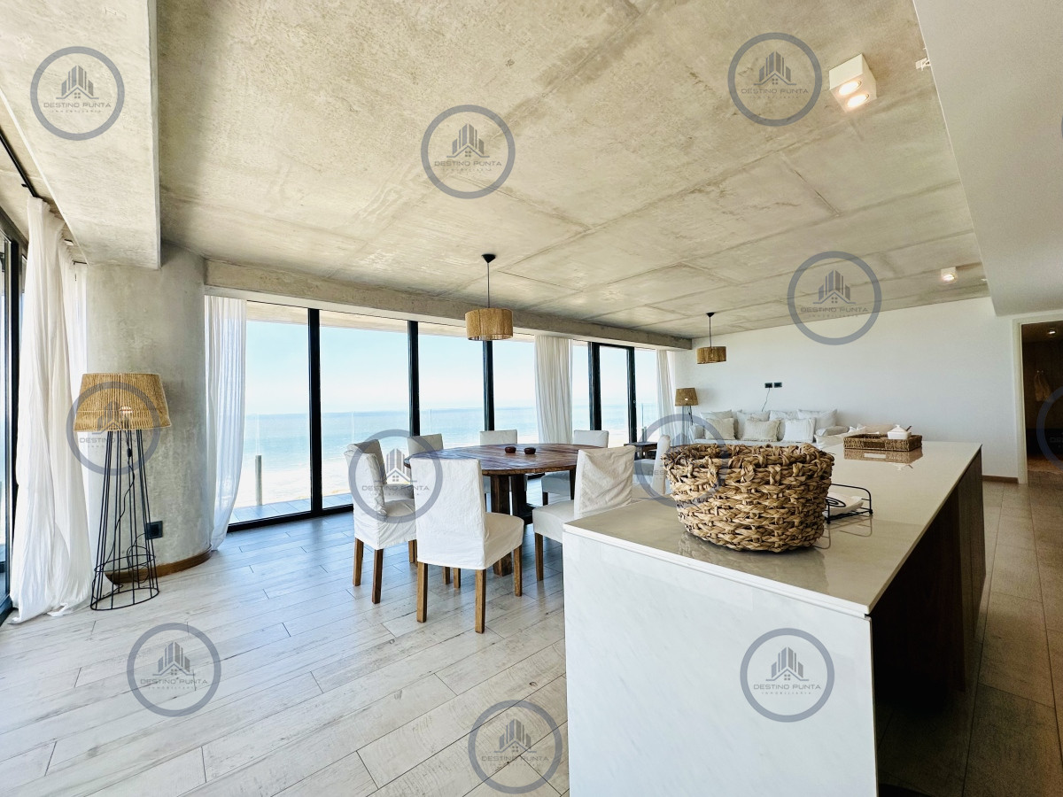 Apartamento ID.677 - Venta y alquiler de apartamento de tres dormitorios con tres suites moderno a estrenar, playa Brava