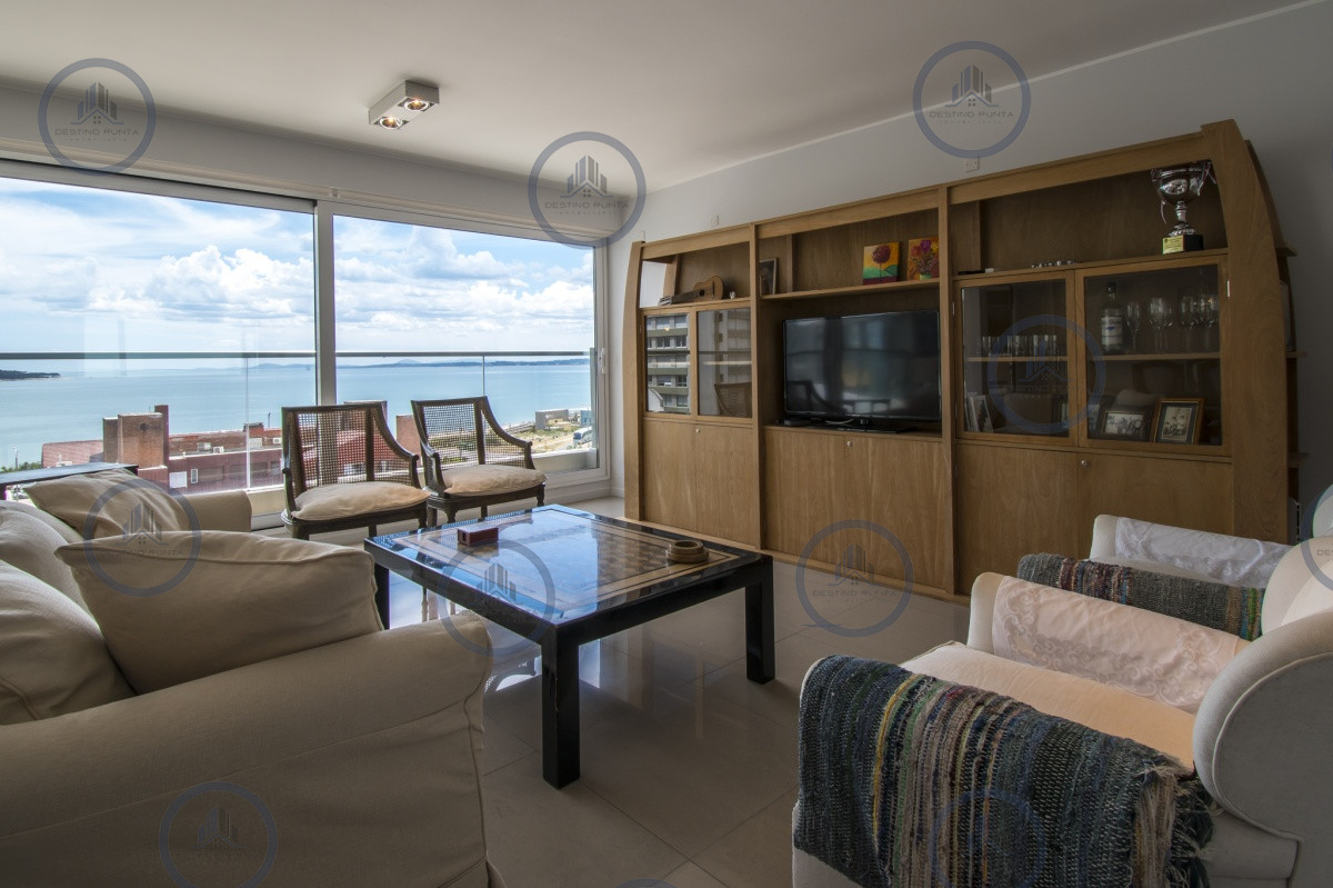 Apartamento ID.158 - Excelente Apartamento de 2 Dormitorios y Dependencia de Servicio en Playa Mansa