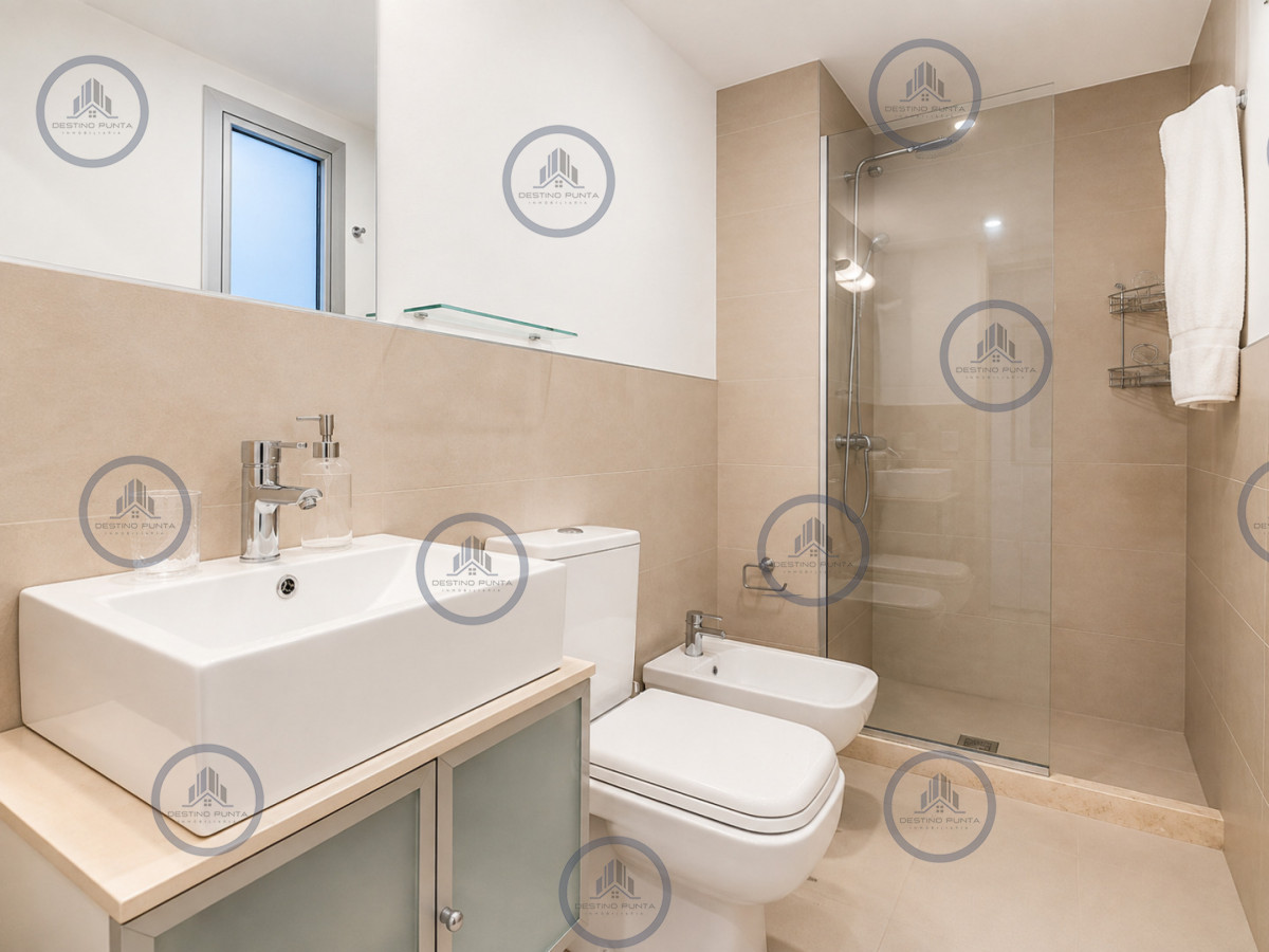 Apartamento ID.1816 - Apartamento de 3 Dormitorios en Primera Línea del Mar, Playa Brava Punta del Este