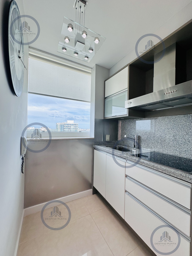 Apartamento ID.2300 - Lujoso Penthouse de 4 Dormitorios con Vista al Mar sobre Playa Mansa, Punta del Este