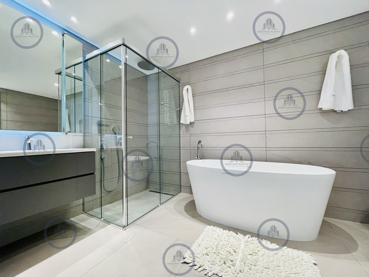 Apartamento ID.1940 - Venta Espectacular Apartamento Frente al Mar, 3 Dormitorios, Le Parc Punta del Este