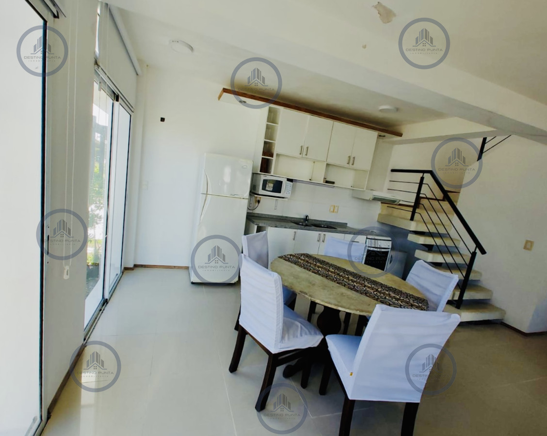 Alquiler temporario de apartamento duplex de dos dormitorios y parrillero en Manantiales — fotografía 4