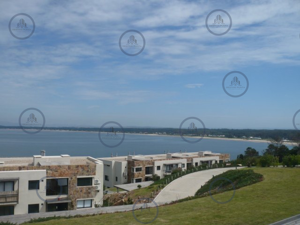 Apartamento ID.1174 - Venta de apartamento de dos dormitorios con dos baños en maravilloso complejo de Punta Ballena 